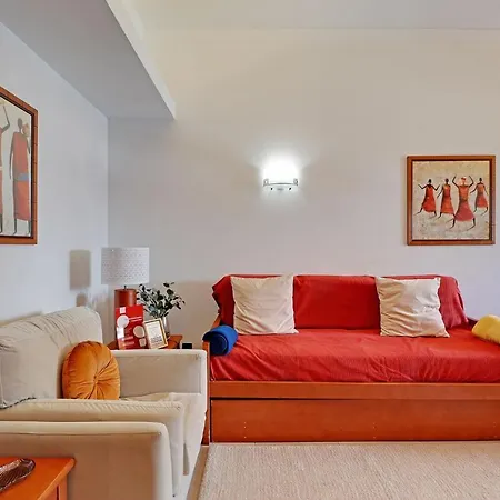 Cosy With Pool By Homing