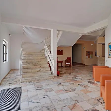 Cosy With Pool By Homing Apartment *