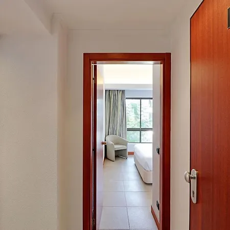 Cosy With Pool By Homing Apartment