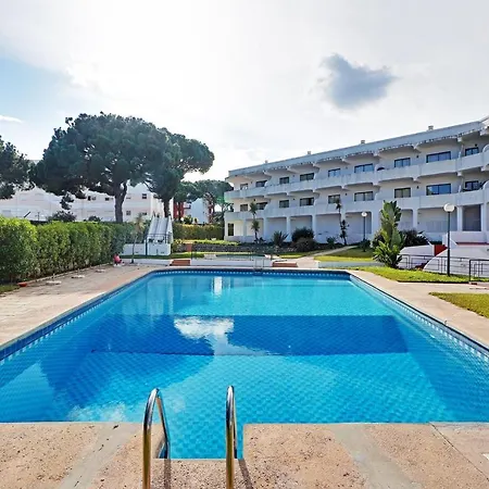 Apartmán Cosy With Pool By Homing